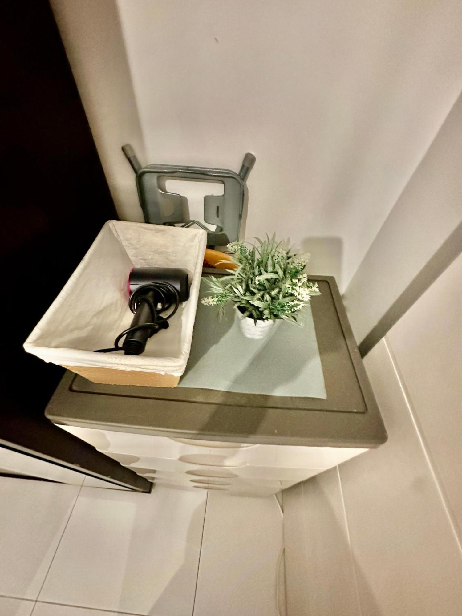 One Bedroom Apartment With Netflix At Greenbelt Makati Μανίλα Εξωτερικό φωτογραφία
